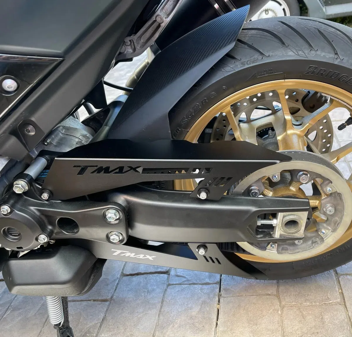 Moto Accessori per TMAX 560 Tech MAX TMAX560 2020 2021 2022 2023 2024 TMAX530 TMAX 530 2017 2018 2019 Protezione del Catena Decorativa Copertura in Alluminio Copri Cinta Paracinghia T max (Blu)