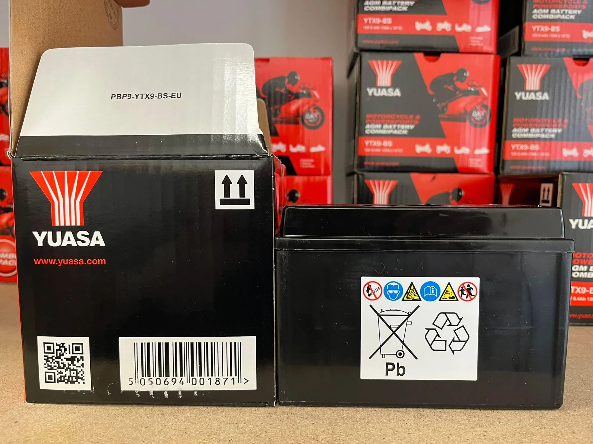 Batteria moto Yuasa YTX9-BS - Senza manutenzione - 12 V 8 Ah - Dimensioni: 150 x 87 x 105 mm compatibile con Kymco MXU 50 2006-2010