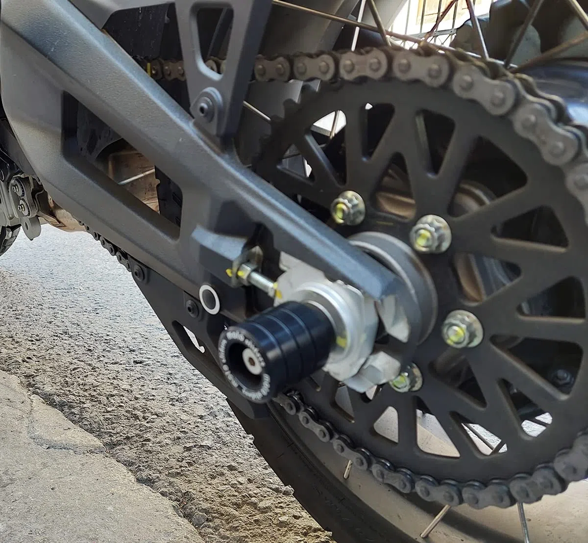 Protezione forcellone compatibile con Ducati Desert X 2022-2023