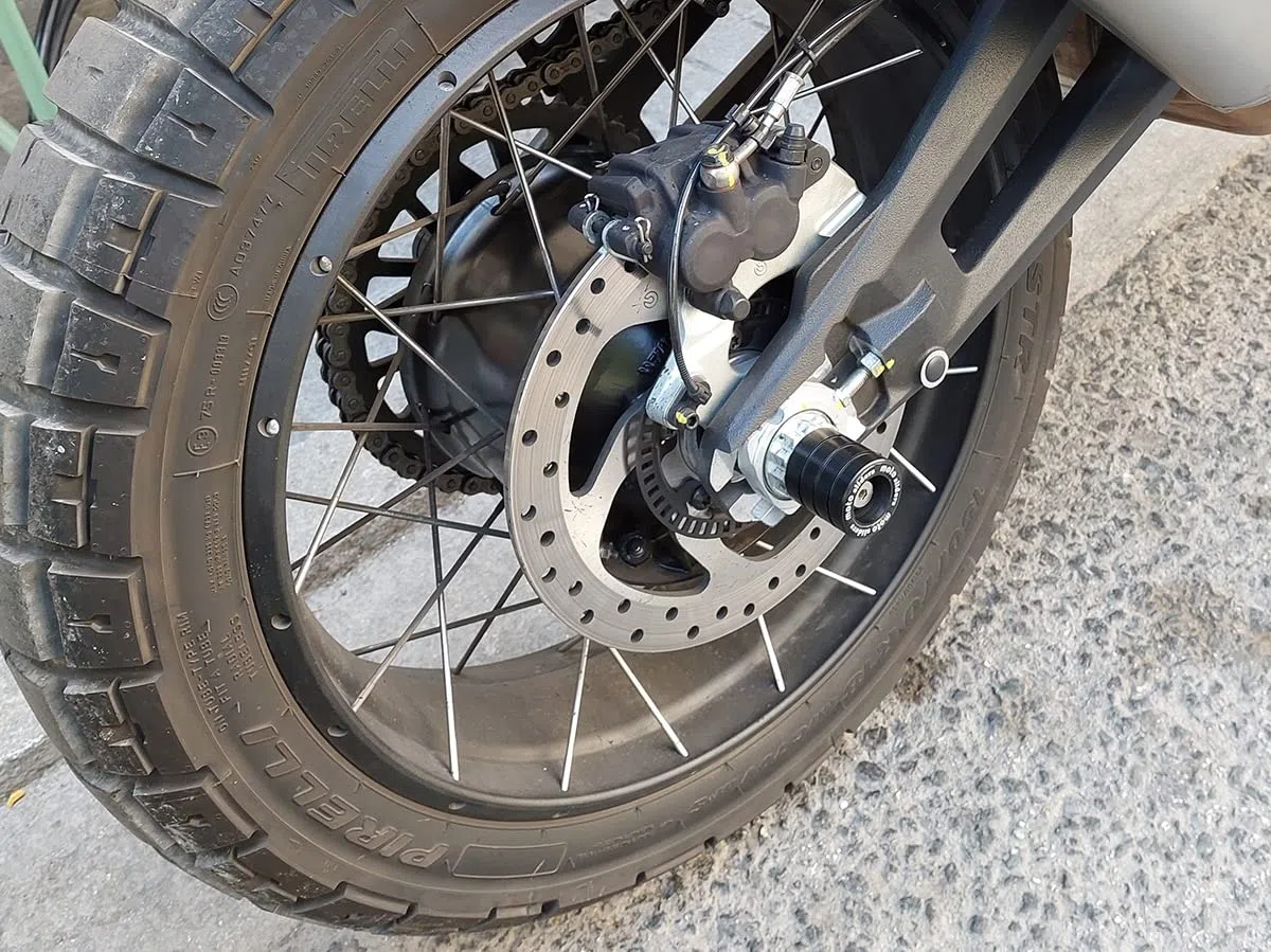 Protezione forcellone compatibile con Ducati Desert X 2022-2023