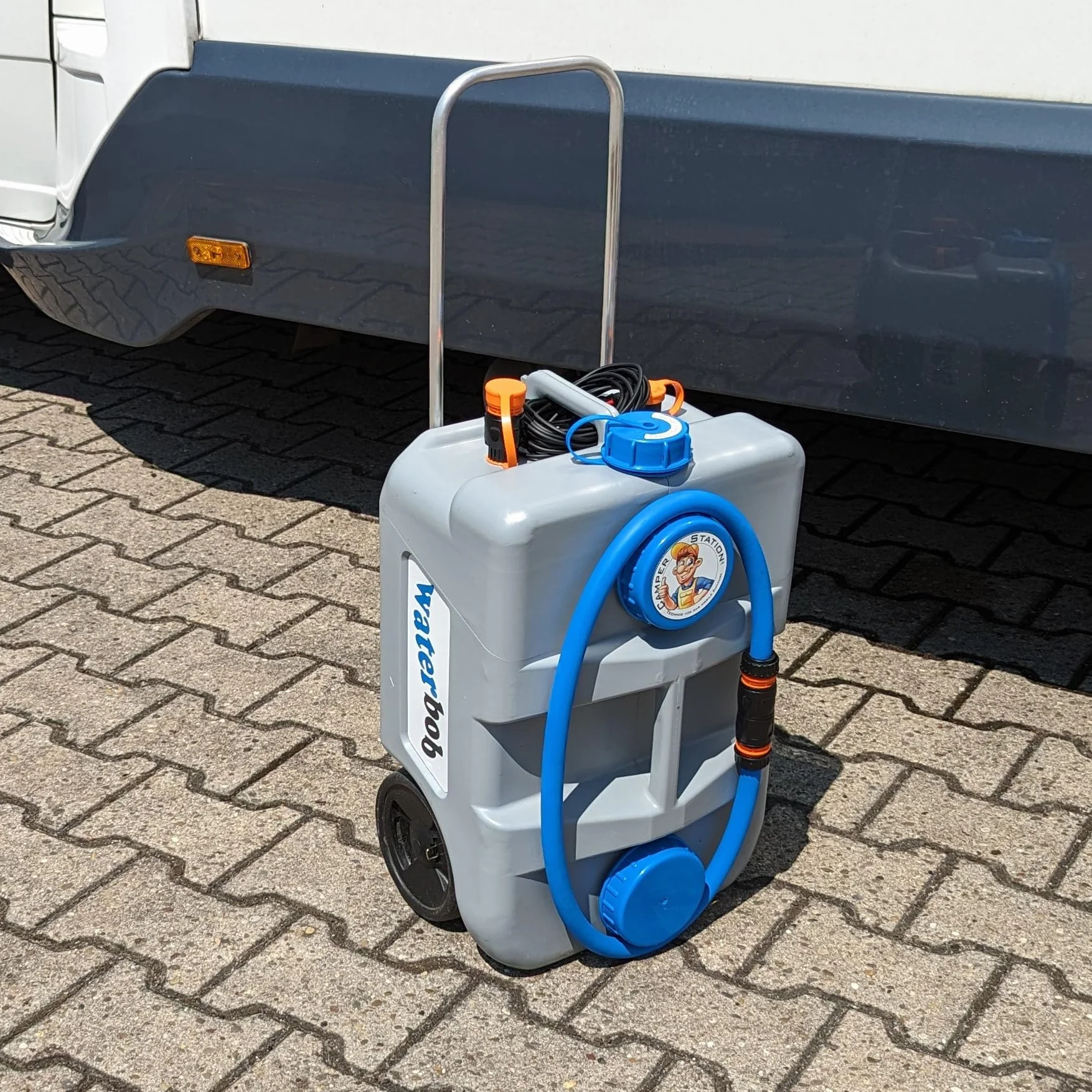 WaterBob, Serbatoio d'acqua arrotolabile con pompa da 12 Volt, grigio, lunghezza 50 cm, larghezza 32 cm, altezza 30 cm (in piedi)